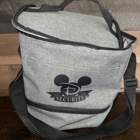 Walt Disney World Security Insulated Cooler Security Cast Exclusive Lunch Bag - Picture 1 of 5